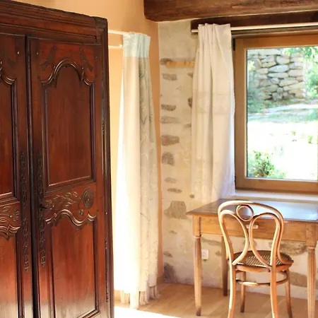 La Tour Du Bois Dormant Bed & Breakfast *