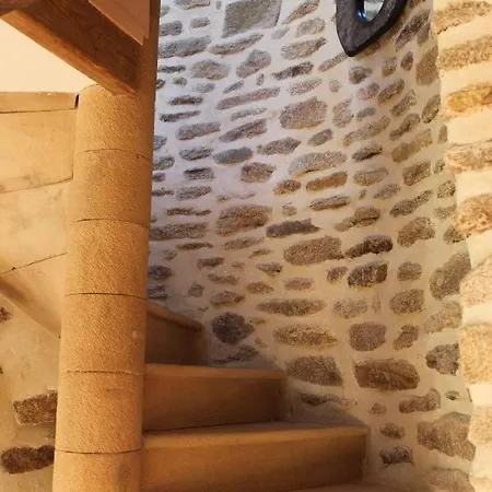 La Tour Du Bois Dormant Bed & Breakfast *