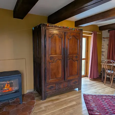 La Tour Du Bois Dormant Bed & Breakfast