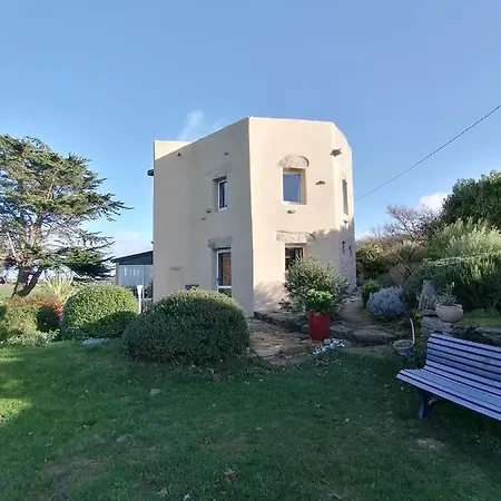 La Tour Du Bois Dormant Plozévet